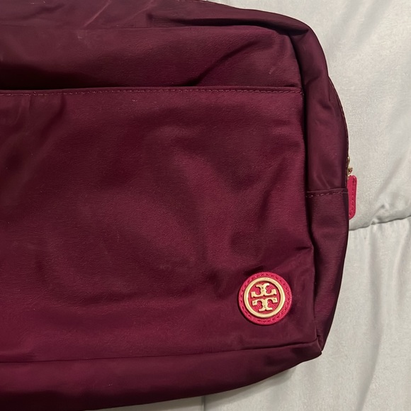 PRELOVED TORY BURCH COSMETIC CASE - Picture 3 of 7